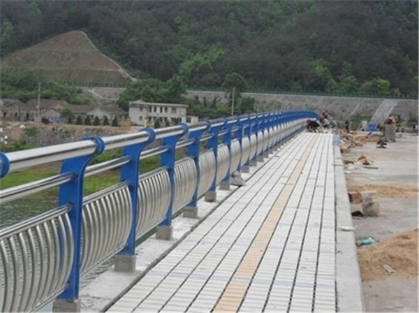 乌鲁木齐不锈钢桥梁护栏是一种什么材质的护栏