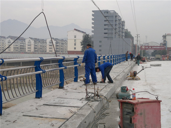 乌鲁木齐不锈钢复合管护栏常见问题及解决方案